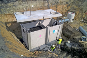  Niederschlagswasserbehandlung, Anlage Nord. Trennbauwerk, Drosselschacht und Lamellenklärer (links im Bild). 