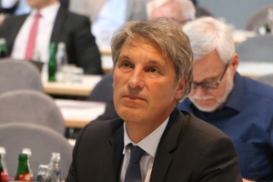  Der Deutsche Asphaltverband (DAV) e.V. hat auf seiner diesjährigen Mitgliederversammlung Oliver Nohse zum neuen Vizepräsidenten gewählt, der das Amt von Heimo Milnickel übernimmt.  