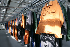  Der Mewa-Service rund um die Arbeitskleidung entlastet das Unternehmen.  