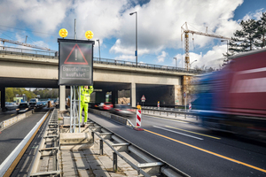  Zeppelin Rental sorgt für die Planung und Durchführung der Baustellen- und Verkehrssicherung beim Umbau des Kreuzungsbauwerks Kleeblatt Zehlendorf. 