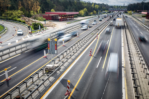  Trotz der Baumaßnahme stehen dem Kfz-Verkehr weiterhin jeweils zwei Fahrstreifen zur Verfügung. 