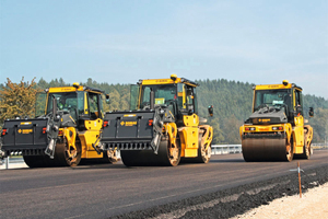  Die vernetzten Walzen garantieren höhere Qualität und Effizienz im Asphalteinbau und können sich so noch besser an die individuellen Anforderungen der jeweiligen Baustelle anpassen. 