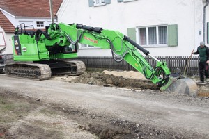  Genau für solch enge Baustellensituationen Eng ist der neuen Cat Kurzheckbagger 325FL ausgelegt. 