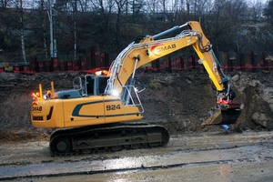  In Schweden werden häufig Zusatzscheinwerfer an Erdbewegungsmaschinen montiert, die jederzeit für eine optimale Ausleuchtung der Baustelle sorgen. 