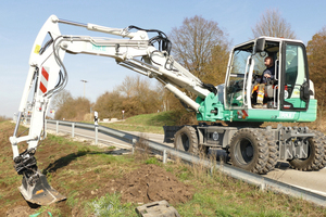  Der Takeuchi TB 295 W-1 hat genügend Reichweite um auch über Hindernissse hinweg arbeiten zu können. 