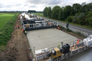  Betonfertiger auf der ARGE A7 Hamburg-Bordesholm. 