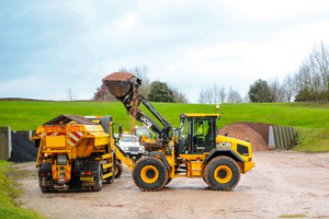  Für den JCB 417 sind drei Hubarmkonfigurationen verfügbar: Zum Beladen von hochwandigen Lkw ist eine maximale Überladehöhe von 4,2 m möglich. 