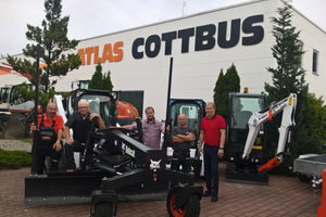  Von links nach rechts: Peter Kube (Verkaufsberater Atlas Cottbus), Robby Bosch (Vorführer Bobcat), Raymo Palicka und Torsten Flieger (Inhaber und Geschäftsführer Atlas Cottbus, sowie René Kappus (Bobcat District Manager) 