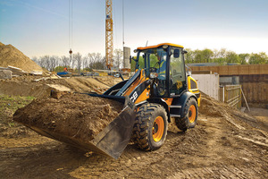  Mit der Schnellfahr-Option erreicht der JCB 409 Geschwindigkeiten bis zu 40 km/h.  