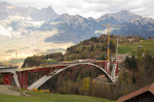  Der Fortschritt des Überbaustands ist im November 2015 zu erkennen.  