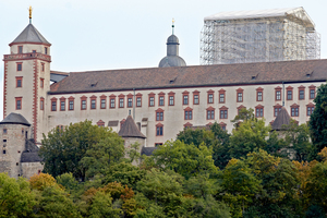  Die im Jahre 706 geweihte Marienkirche ist Kern der Festung Marienberg in Wurzburg ist eine der ältesten Kirchenbauten Frankens. 