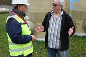  Uwe Napierski (l.) im fachlichen Austausch mit Dipl.-Ing. (FH) Thomas Knapp, Bauleiter in der Abteilung für Tiefbau der Kreisstadt Neunkirchen. 