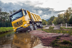 Ein Truck zeigt Haltung: Stabilität und Grip bietet der Arocs auch in schwierigsten Situationen.  