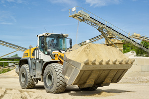  Die Willy Dohmen Gruppe baut auch in Zukunft auf Radlader von Liebherr. Im Bild einer der neuen L&nbsp;580 XPower im Kieswerk nahe Geilenkirchen. 