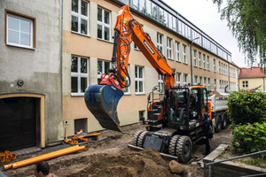  Zum Ausschachten verwendet Baggerfahrer Michael Weise einen Lehnhoff-Tieflöffel mit Aufsteckschneide.  