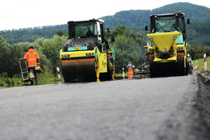  Die drei eingesetzten Walzen ARP 95 waren mit Topcon-Maschinensteuerung und der flächendeckenden Verdichtungskontrolle von Ammann ausgestattet.  