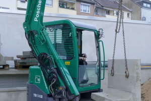  Der Takeuchi Hüllkreisbagger TB 138 FR hat viel Kraft, die er auch auf engstem Raum einsetzen kann. 