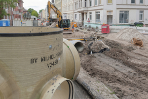  Bei der Sanierung der Mischwasserkanalisation in der Mitscherlichstraße in Wilhelmshaven kamen Flowtite GFK-Rohre und -Schächte mit profilierter Sohle im Drachenprofil zum Einsatz.   