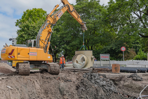  Neben den GFK-Rohren wurden fünf große Schachtbauwerke im Bereich der Mitscherlichstraße neu gesetzt. 