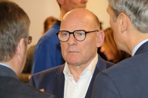  Der baden-württembergische Verkehrsminister Winfried Hermann informierte sich auf der begleitenden Fachausstellung über die Leistungsfähigkeit der Branche.  