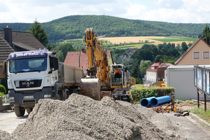  In der Straße „Am Steinbruch“ des fränkischen Ortes Euerdorf wurden die Schmutzwasser- und Regenwasserleitungen auf einer Länge von jeweils rund 650 m sowie rund 70 Hausanschlüsse erneuert. 