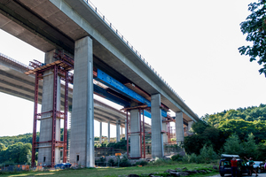  Ebenso wie das neue Ersatzbauwerk bestand die alte Spannbetonbrücke aus zwei Überbauten. 