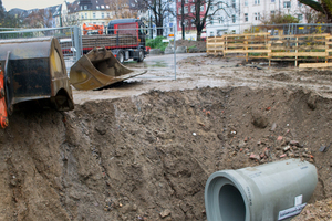  Das Versetzen der Eiprofilrohre schreitet zügig voran.  