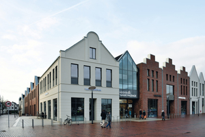  Die neue Heider-Marktpassage, ein Einkaufszentrum mit modernen Geschäftsflächen, fügt sich mit ihrer Architektur vorbildlich in das vorhandene Stadtbild ein. 