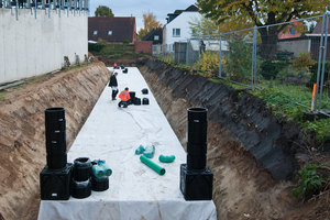  Aco Stormbrixx ist ein modulares Rigolensystem aus Kunststoff, das bei dem Bauvorhaben Heider-Marktpassage als Blockversickerung von Niederschlagswasser eingesetzt wurde. 