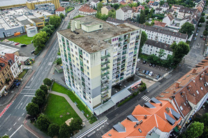  Das zwölf-geschossige Wohnhochhaus befindet sich am Eingang zum Freigericht-Viertel in Hanau. 