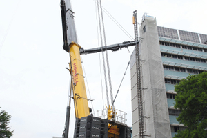  Der GMK6400, einer der leistungsstärksten sechsachsigen All-Terrain (AT)-Krane auf dem Markt, wird von Manitowoc gebaut. 