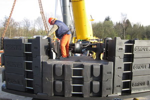  Die von der Jebens GmbH gefertigte Grundplatte schultert bis zu 120 Tonnen Gewicht aus zwölf Graugussplatten. 
