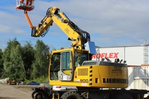  Die Baggerbühne DP800B wurde an einem Liebherr Zweiwegebagger A900ZW angebaut und erlaubt eine Arbeitshöhe von maximal 13 Metern und eine Reichweite von 11 Metern.  