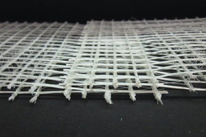 Zusammenführung der Bewehrungslagen: Die innovativen Fraas-Hochleistungsgitter sind am rechten und linken Rand schmaler, indem dort die 3D Textilien zusammenlaufen. 
