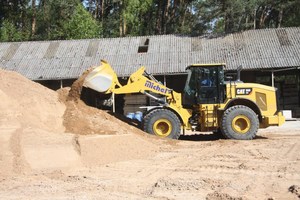  Der 950GC in der Basisversion ist bei dem Bauunternehmen für einen unregelmäßigen Einsatz auf dem Lagerplatz im Umschlag von Schüttgütern vorgesehen 