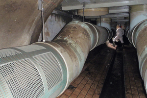  Nachträglicher Einbau des Amiscreen-Rechensystems in den Stauraumkanal DN 2200 aus Stahlbeton mit Trockenwetterrinne. 