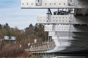  Erfolgreicher Einsatz für den Layher Flexbeam an der Autobahnbrücke an der A1 zwischen Bern und Zürich.  