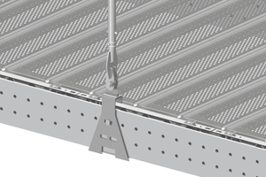 Der neue Aluminium-Träger Flexbeam besitzt eine U-förmige Profiloberseite – Layher Systemböden lassen sich so direkt einhängen und mittels einer einfach zu montierenden Abhubsicherung fixieren. 