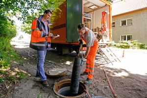  Im Rahmen der Baustellen- und Firmenbesuche bewerten die Prüfingenieure der Gütegemeinschaft Kanalbau die unterschiedlichen Arbeits- und Verfahrensweisen der Gütezeicheninhaber bei der Dichtheitsprüfung von Einzelrohrverbindungen sowie deren Dokumentation 