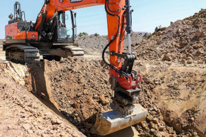  Die 3D-Maschinen-steuerung von Topcon ermöglicht es den Gutseel-Baggern, auf einen Rutsch exakt terrassiert auszuschachten.   