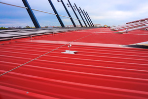  Die 1.100 lfdm Lux-Top FSE 2003 Edelstahlseilsystem von ST Quadrat Fall Protection kamen bei der Continental Arena in Regensburg zum Einsatz. 