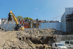  Als der Krach beim Abbruch eines Hochbunkers für die Anlieger unerträglich wurde, entschied sich der Gerüstbauer als Schallschutz-Maßnahme für das Protect-System von Layher. 