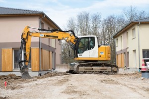  Der Liebherr-Raupenbagger R 914 Compact weist einen sehr kurzen Heckschwenkradius von nur 1,55 m auf. 