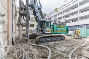  Der stabile Unterwagen des Gerätes bietet ein ausgezeichnetes Standmoment, das durch die optionale Heckabstützung zusätzlich erhöht werden kann. 