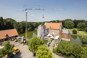  Der Liebherr-Schnelleinsatzkran 53 K ist in der Ausladung und Hakenhöhe sehr variabel. 