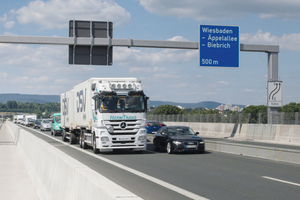  An jeder Dehnfuge der Schiersteiner Brücke ist zur Kompensation von Längenänderungen der einzelnen Brückenelemente ein Dilatations-Element verbaut. 