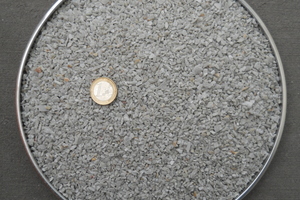  Das helle Naturgestein „Henauer Quarzit“ ist laut TL Gestein-StB 04 geeignet für die Aufhellung im Mischgut, als Abstreusplitt für Walz- und Gussasphalt sowie für lärmmindernde Gussasphalte. Zudem eignet es sich für den Bau wassergebundener Wegedecken. 