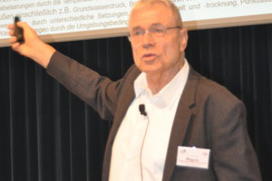  Moderator Professor Volker Wagner. 