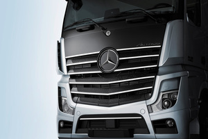  Mercedes-Benz feiert den Produktionsstart des neuen Actros mit dem auf 400 Fahrzeuge limitierten Sondermodell „Edition 1“. 