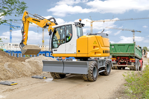  Klein und doch ganz groß, wenn es Effizienz und Flexibilität geht: Der neue A 912 Compact Litronic von Liebherr. 